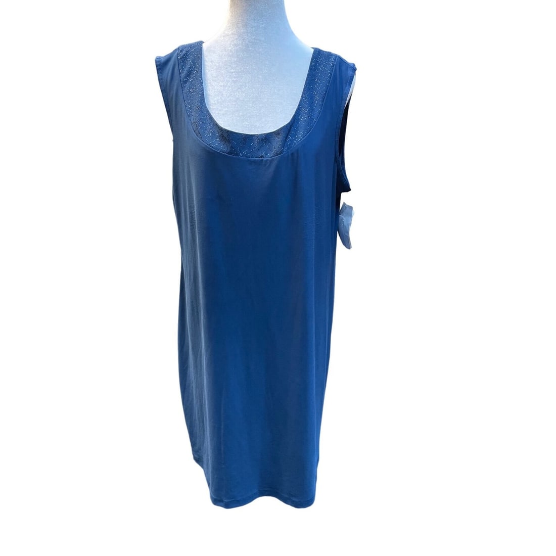R & M Richards Sparkle Blue Midi Slip Dress Womens XL: R & M Richards Sparkle Blue Midi Slip Dress Womens XL Elevate your wardrobe with this stunning R & M Richards Midi Dress in a vibrant blue hue. Designed as a slip dress, this piece features a stylish 