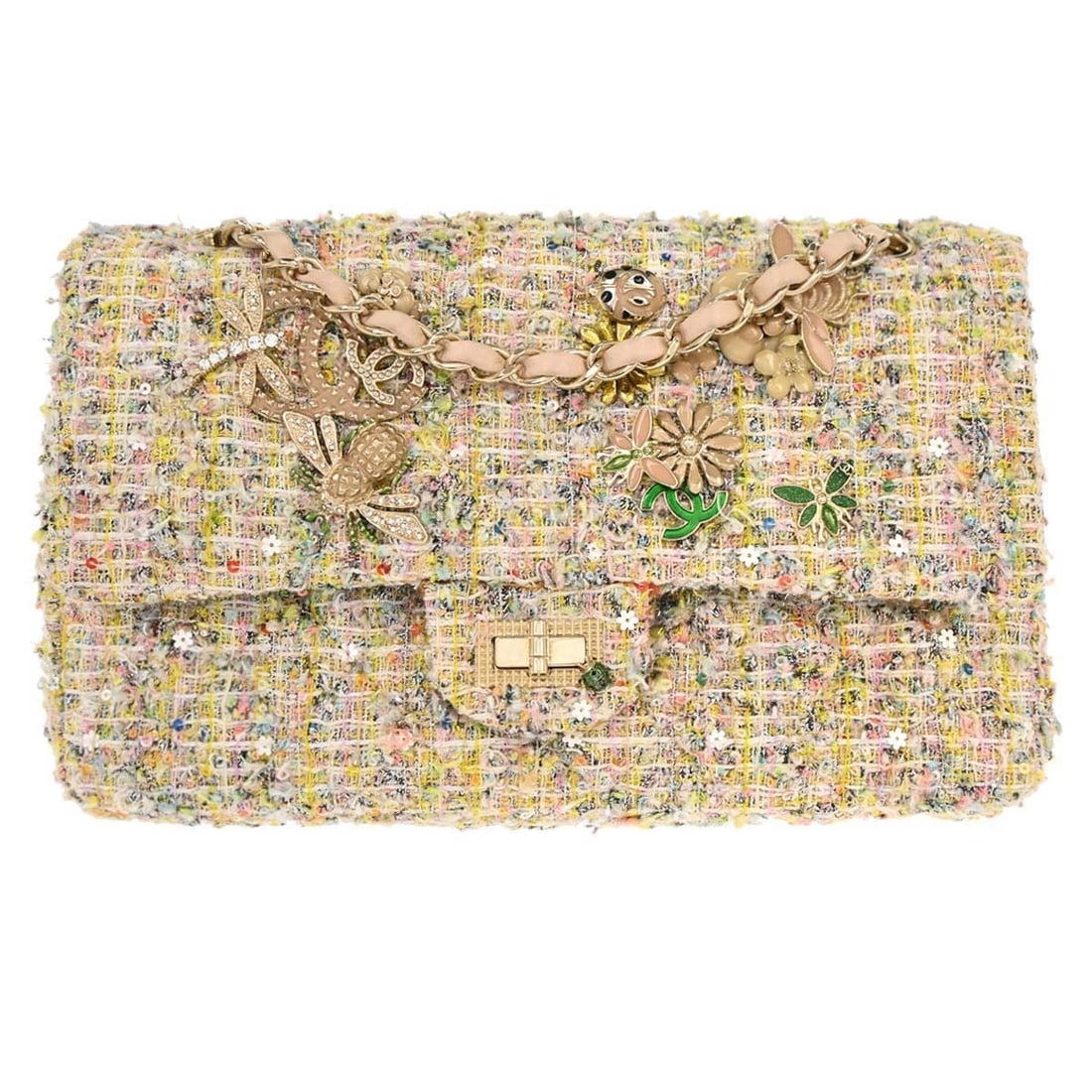 CHANEL Classic Double Flap Medium White Tweed Shoulder Bag: CHANEL Classic Double Flap Medium White Tweed Shoulder Bag Chanel Classic Double Flap shoulder bag in white tweed from the Classic Flap line. This medium bag features a turn-lock closure, shoulder str
