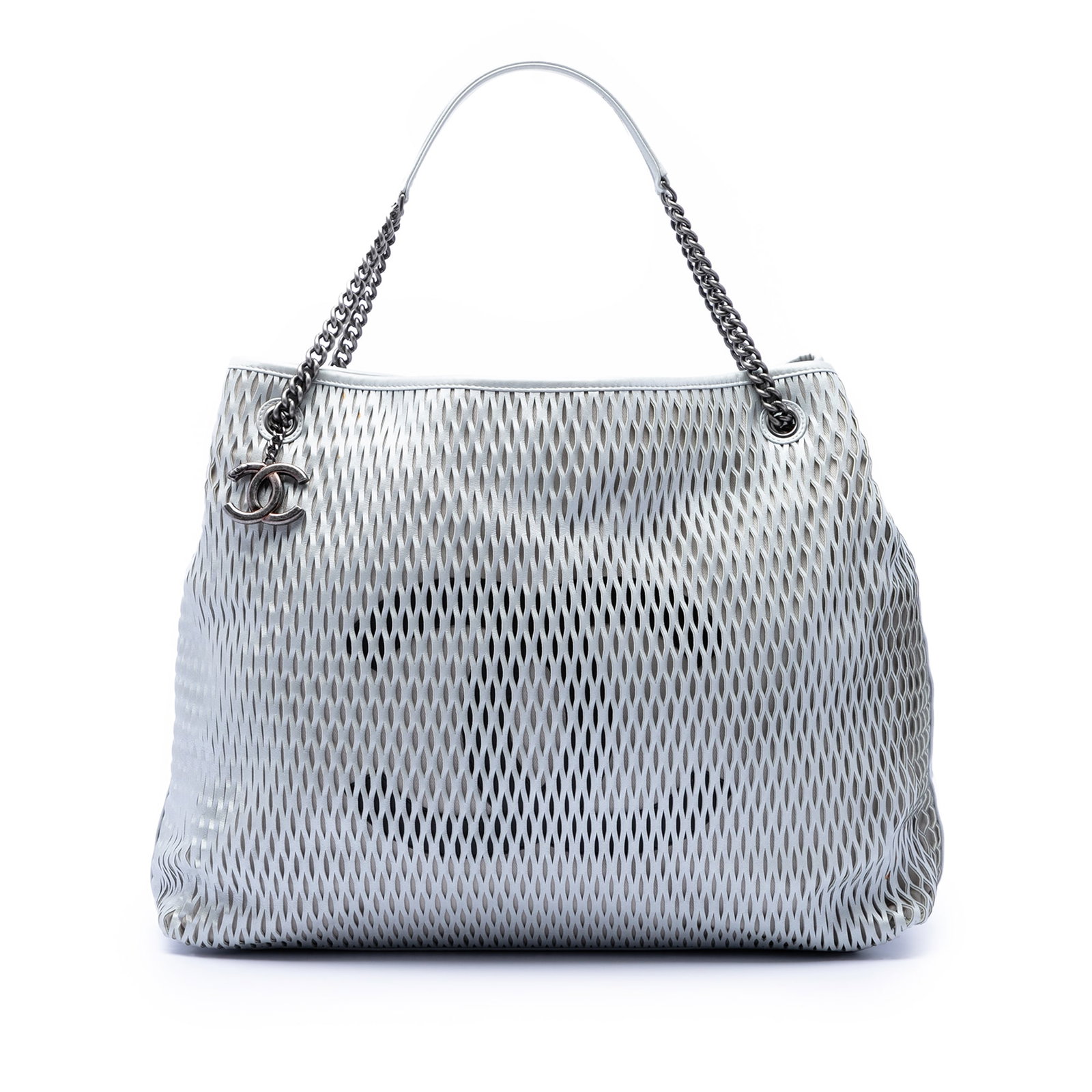 Chanel perforated leather CC tote bag gray: Chanel perforated leather CC tote bag gray This Chanel CC Perforated Leather Tote features a gray perforated leather body, chain link straps with a leather guard, an open top, and an interior zip pock