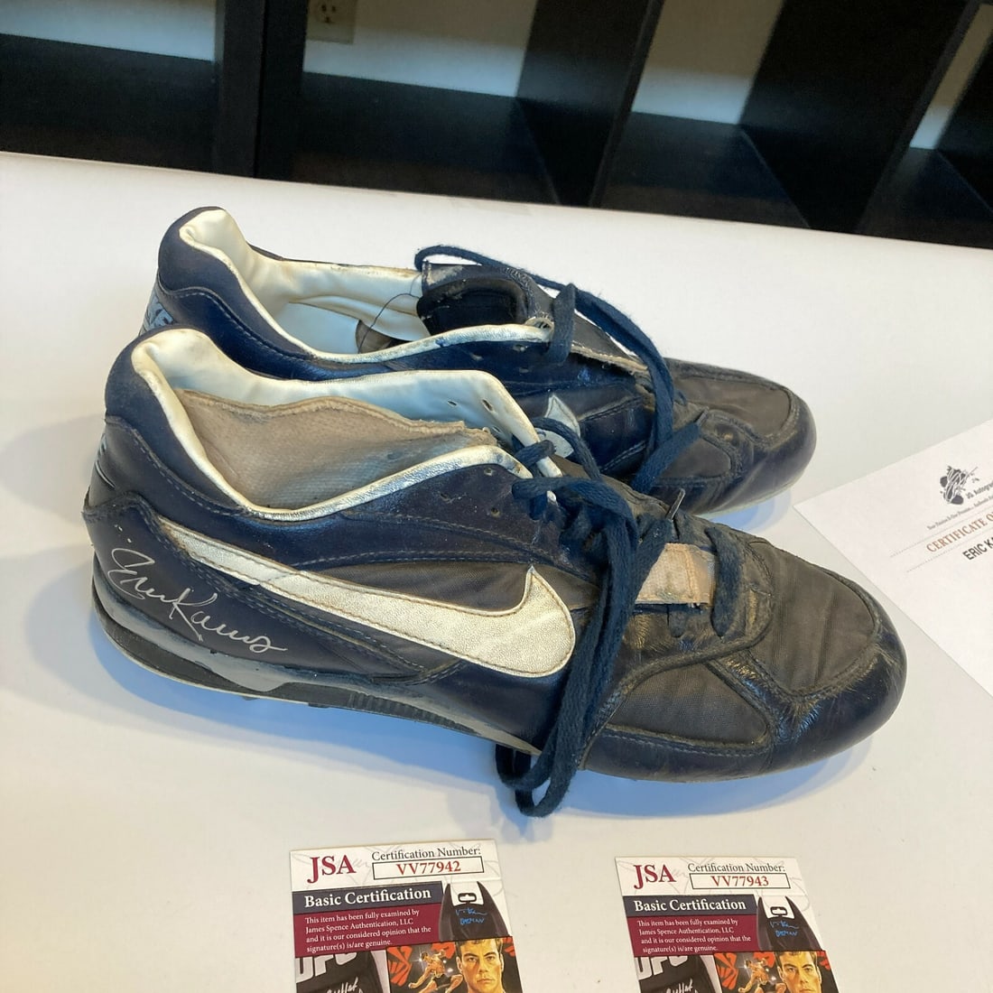 Eric Karros Signed Rookie Game Used Nike Cleats Dodgers JSA COA: Eric Karros Signed Rookie Game Used Nike Cleats Dodgers JSA COA Own a piece of baseball history with these Eric Karros signed rookie game-used Nike baseball cleats from his time with the Los Angeles D
