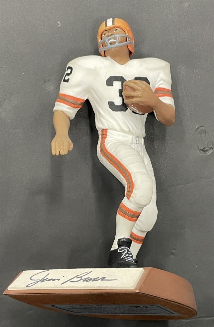 Autographed Jim Brown 9 Gartlan Browns running back figurine (1 of 5)