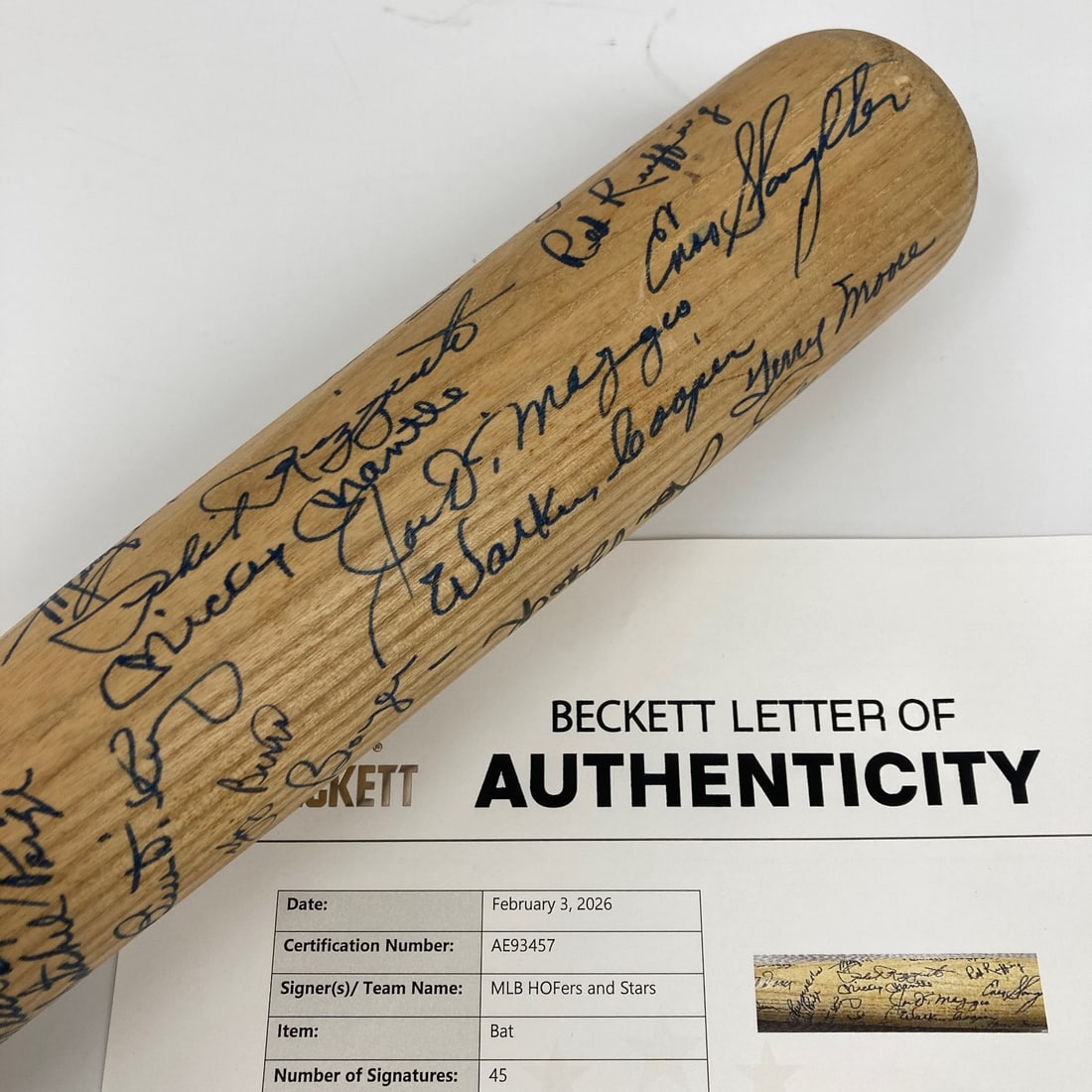Louisville Slugger Bat Signed by 45 Hall of Famers Beckett Authenticated: Louisville Slugger Bat Signed by 45 Hall of Famers Beckett Authenticated This exceptional Louisville Slugger baseball bat from the 1970s features the signatures of 45 former Major League Baseball play