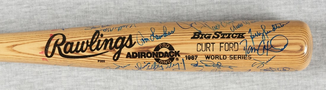 Beckett LOA Cardinals 1987 game issued bat signed by 35 players: Beckett LOA Cardinals 1987 game issued bat signed by 35 players This is a 1987 Rawlings World Series Curt Flood game-issued bat, signed by 35 members of the St. Louis Cardinals National League Champio