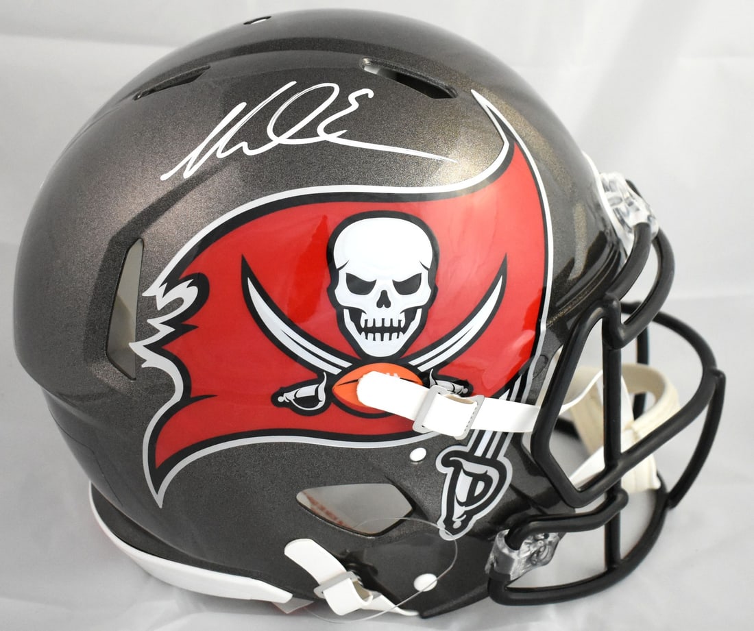 Tampa Bay Buccaneers Full Size Speed Authentic Helmet Signed by Mike Evans Beckett Holo: Tampa Bay Buccaneers Full Size Speed Authentic Helmet Signed by Mike Evans Beckett Holo This is a pre-owned full-size Speed Authentic helmet featuring the Tampa Bay Buccaneers. The helmet is autograph