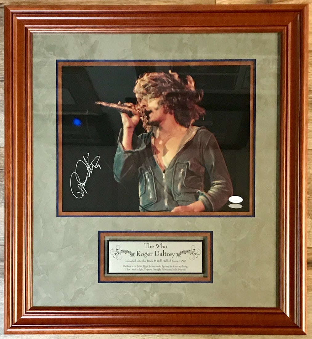 Roger Daltrey The Who Signed Framed Photo Display JSA Authenticated: Roger Daltrey The Who Signed Framed Photo Display JSA Authenticated This stunning vintage display features a professionally framed photograph of Roger Daltrey, the legendary lead singer of The Who. Th