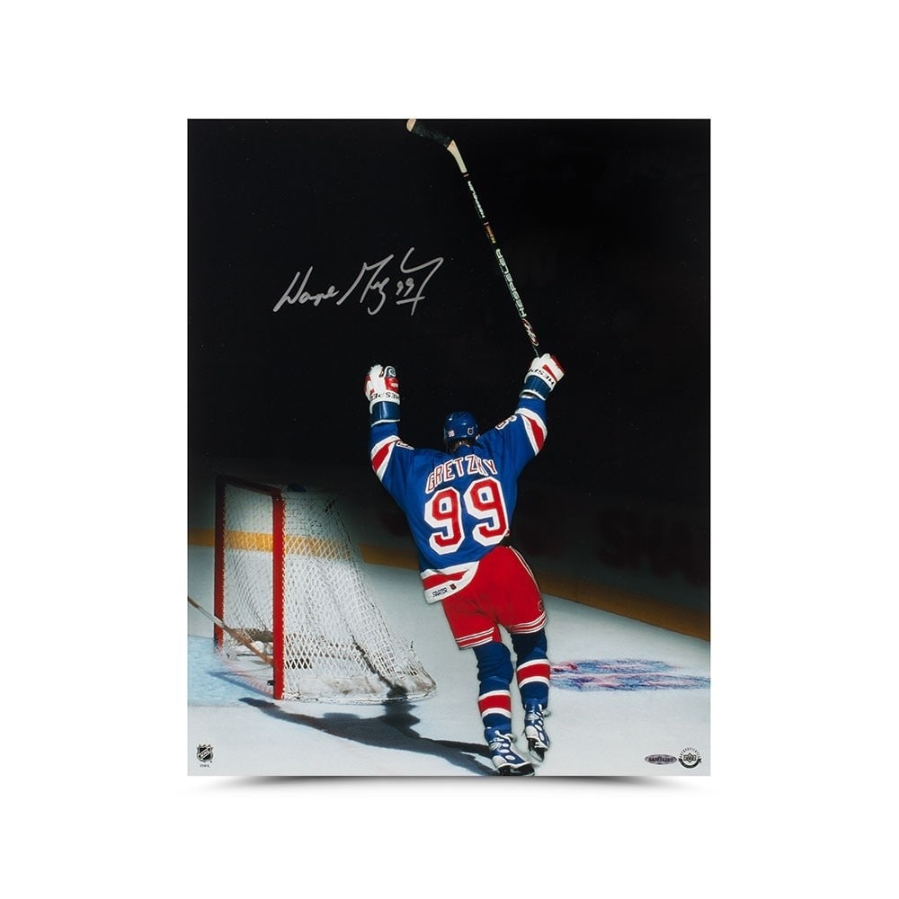 Wayne Gretzky Signed 16X20 Photo Final Assist New York Rangers Upper Deck: Wayne Gretzky Signed 16X20 Photo Final Assist New York Rangers Upper Deck Capture a piece of hockey history with this stunning autographed 16X20 photo of Wayne Gretzky, depicting his iconic "Final Ass