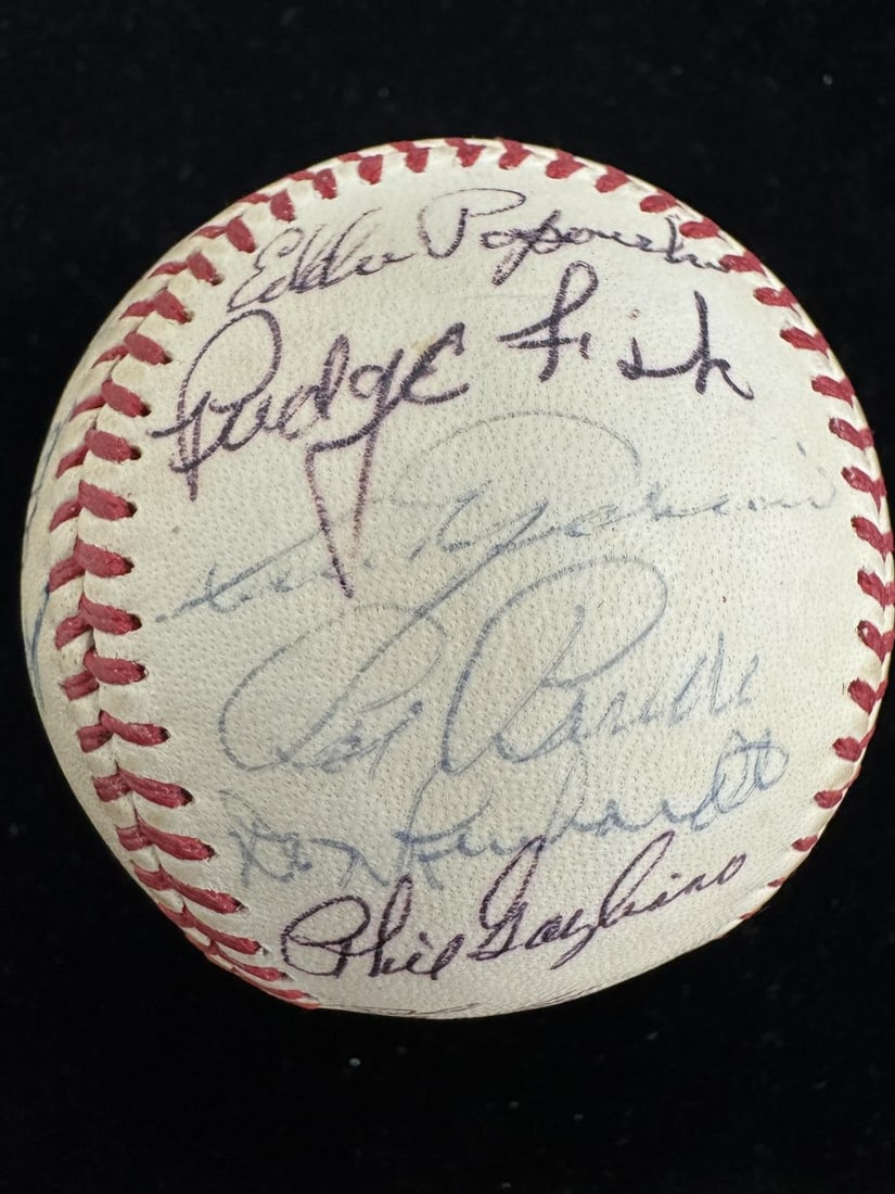 Boston Red Sox 1972 team signed baseball Beckett LOA Fisk rookie year (1 of 1)