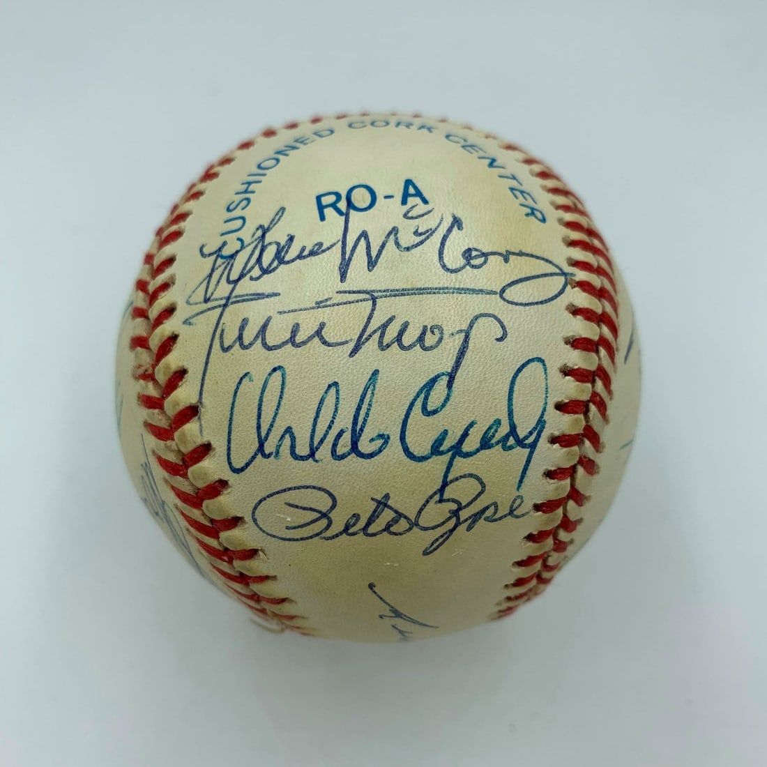 Extraordinary MLB Rookie Of The Year Signed Baseball 20 Signatures JSA: Extraordinary MLB Rookie Of The Year Signed Baseball 20 Signatures JSA This extraordinary baseball features the signatures of 20 remarkable MLB Rookie of the Year winners, including Hall of Famers Wil