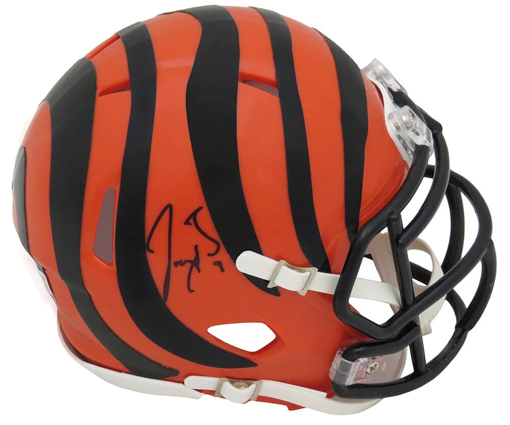 Joe Burrow Autographed Bengals Riddell Speed Mini Helmet with Fanatics COA: Joe Burrow Autographed Bengals Riddell Speed Mini Helmet with Fanatics COA Own a piece of NFL history with this Joe Burrow signed Cincinnati Bengals Riddell Speed mini helmet. This collectible helmet 