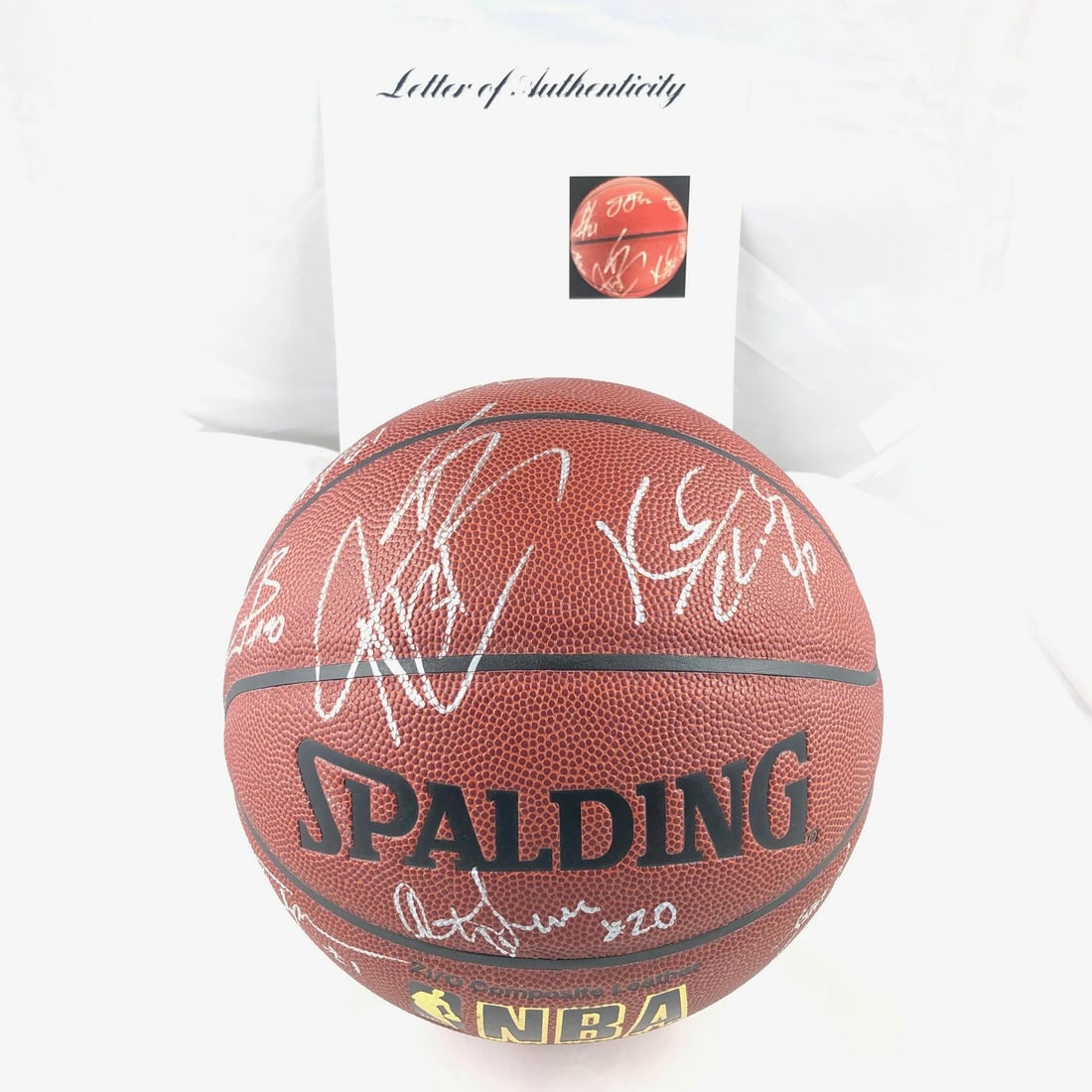 PSA authenticated Spalding basketball Phoenix Suns 12 signatures Steve Nash: PSA authenticated Spalding basketball Phoenix Suns 12 signatures Steve Nash This is an original Spalding basketball autographed by 12 members of the 2005-2006 Phoenix Suns NBA team, including Steve Na