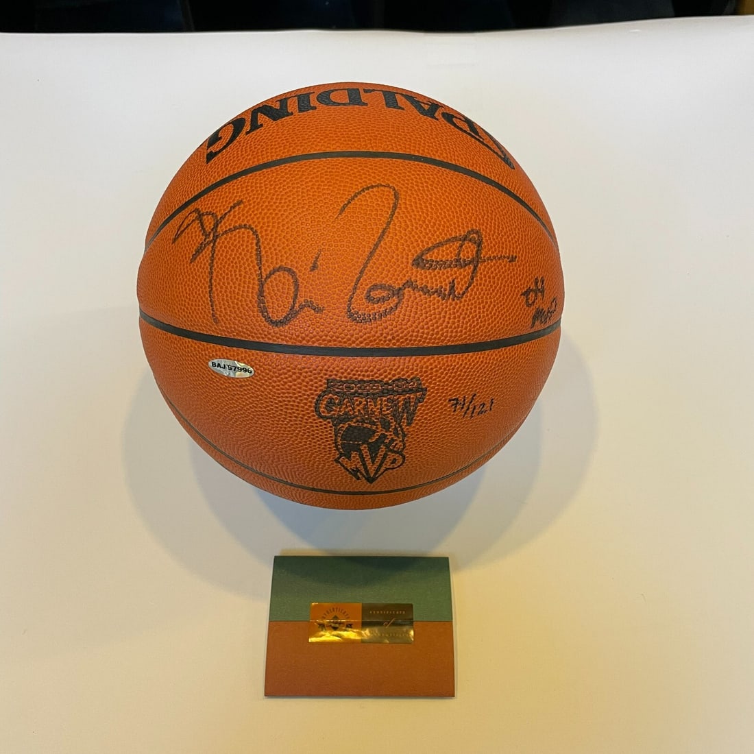 Kevin Garnett Signed 2004 MVP Spalding NBA Basketball Upper Deck COA: Kevin Garnett Signed 2004 MVP Spalding NBA Basketball Upper Deck COA This is an authentic Spalding NBA game basketball signed by Kevin Garnett, commemorating his 2004 MVP award. The basketball comes w