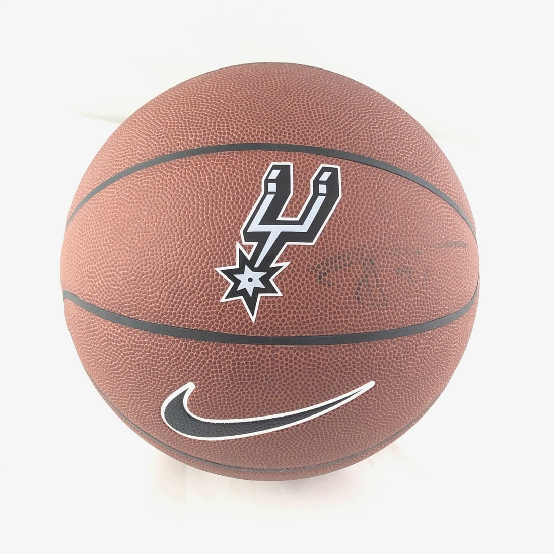 Nike basketball autographed by Tim Duncan PSA DNA San Antonio Spurs (1 of 3)