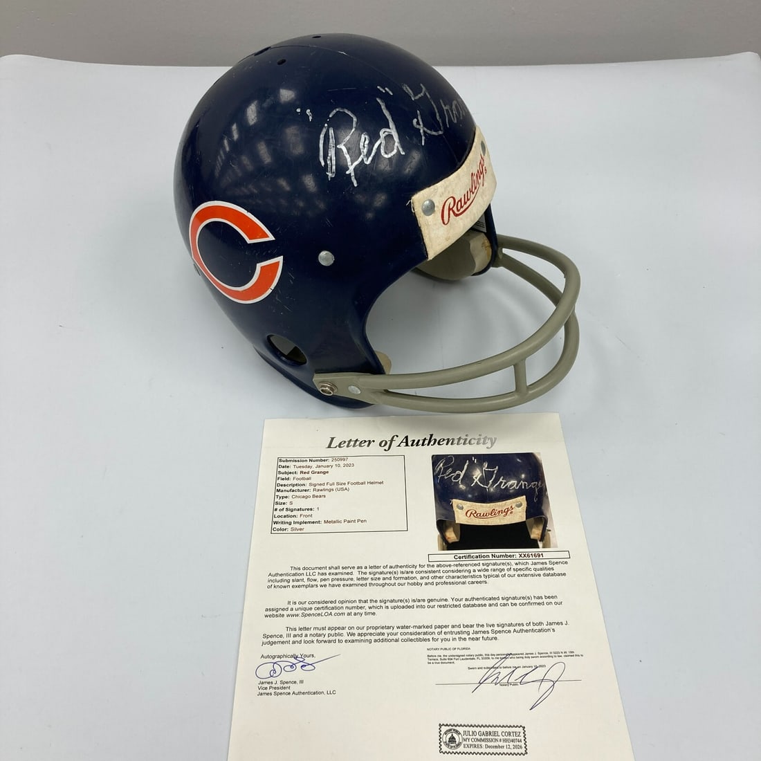 Rare Red Grange Signed Chicago Bears Full Size Helmet JSA COA: Rare Red Grange Signed Chicago Bears Full Size Helmet JSA COA This is an extremely rare, authentic vintage full-size helmet of the iconic Chicago Bears, signed by football legend Red Grange. The helme