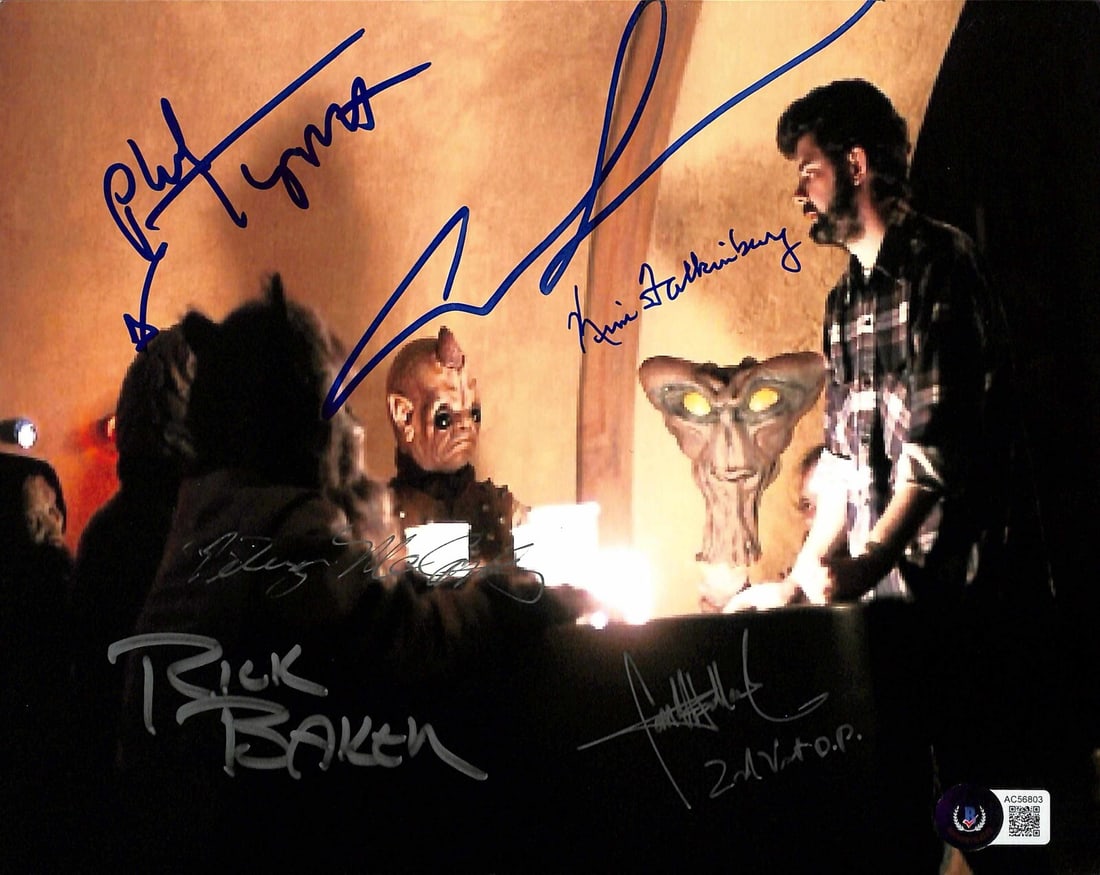 Beckett Authenticated Star Wars Cantina Cast Signed 8x10 Photo: Beckett Authenticated Star Wars Cantina Cast Signed 8x10 Photo This is an original 8x10 photograph featuring a behind-the-scenes image from the filming of the legendary cantina scene in Star Wars: A N