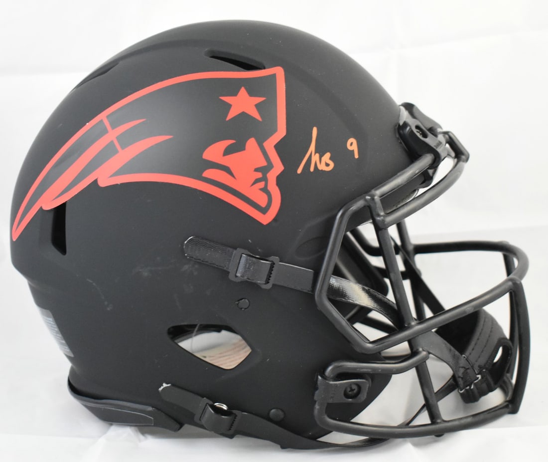 Patriots Eclipse Speed Authentic Helmet Autographed by Kayshon Boutte Beckett Holo: Patriots Eclipse Speed Authentic Helmet Autographed by Kayshon Boutte Beckett Holo This is a pre-owned New England Patriots Eclipse Speed Authentic helmet, signed by Kayshon Boutte. The helmet is an o