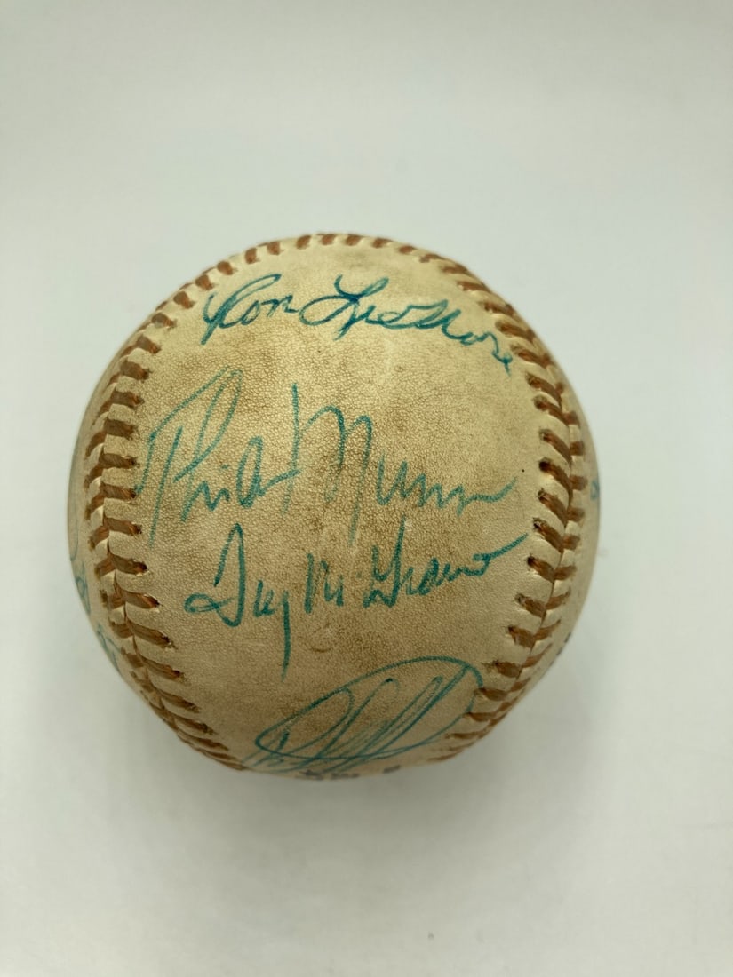 1976 All Star Game signed baseball with Thurman Munson Hank Aaron JSA: 1976 All Star Game signed baseball with Thurman Munson Hank Aaron JSA 1976 All Star Game team-signed official American League baseball with 16 signatures, including Hank Aaron, Frank Robinson, Tony Pe
