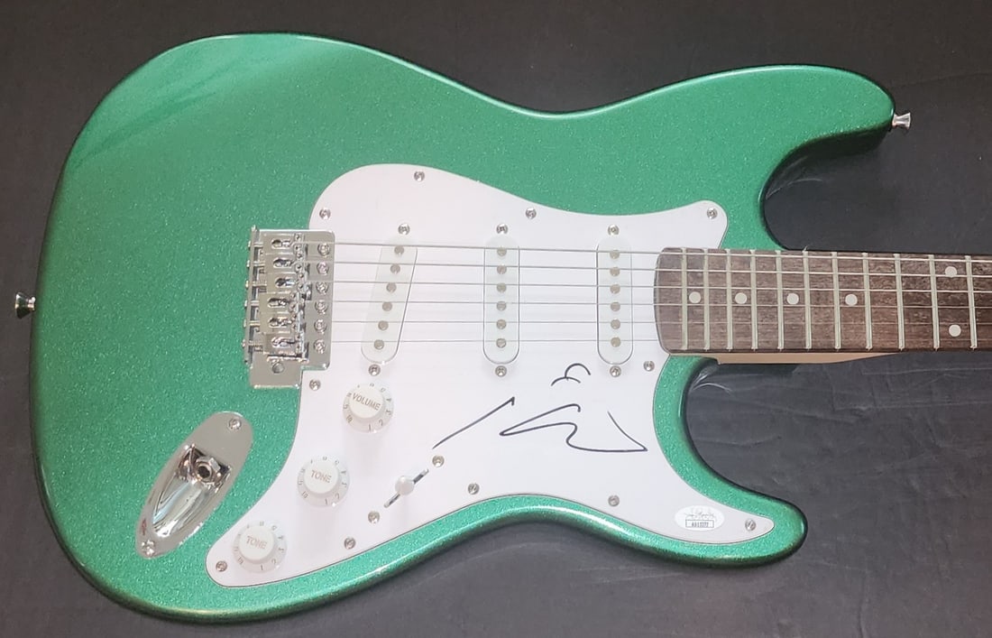 Kim Gordon signed Sonic Youth guitar JSA authenticated (1 of 4)