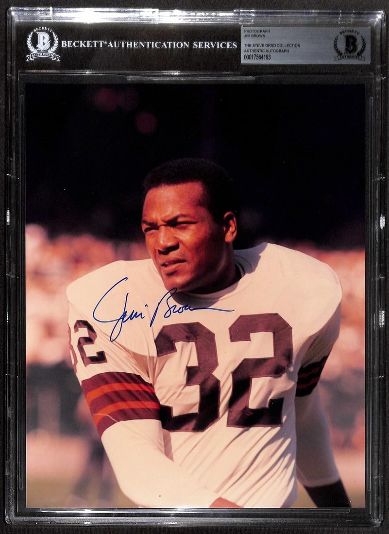 Jim Brown Signed 8x10 HOF Photo Beckett Authenticated: Jim Brown Signed 8x10 HOF Photo Beckett Authenticated This is an original signed 8x10 color photograph of Jim Brown, a Hall of Fame player for the Cleveland Browns, who passed away in 2023. The photog