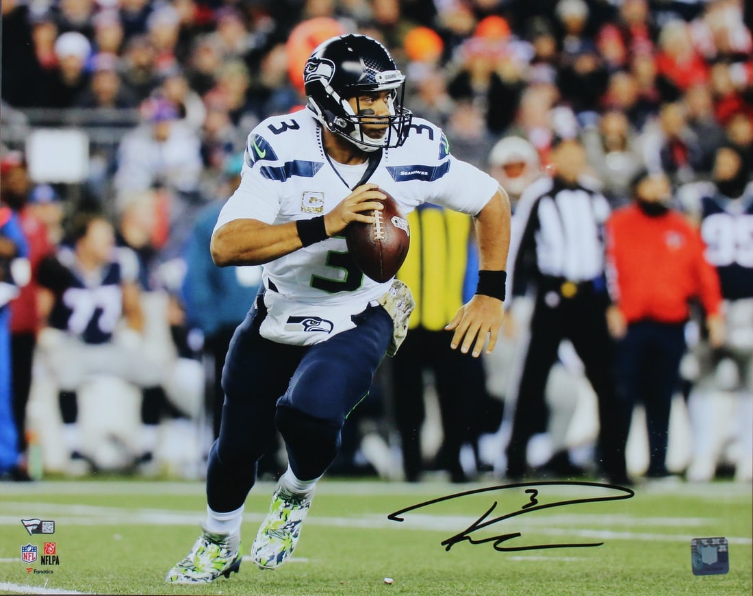 Russell Wilson Signed 16x20 Seahawks Photo with Fanatics Authentication (1 of 1)