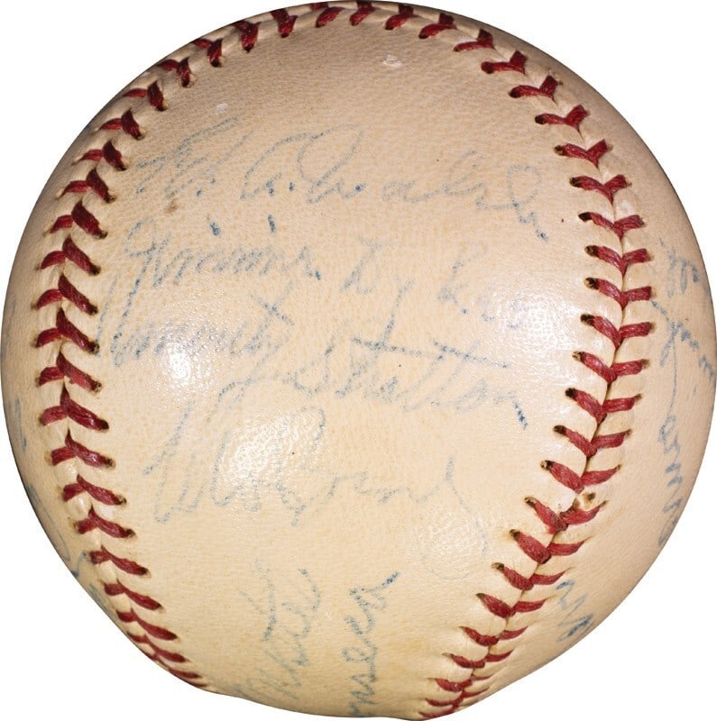 Signed Baseball with 16 White Sox Legends Beckett Authenticated: Signed Baseball with 16 White Sox Legends Beckett Authenticated This authentic baseball features the signatures of 16 legendary players from the Chicago White Sox, including Hall of Famers Red Faber, 