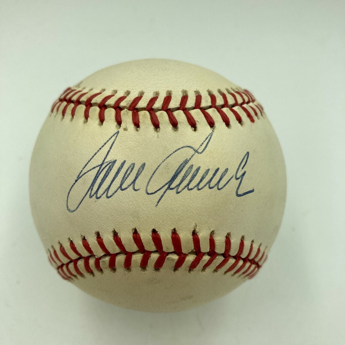 Tom Seaver Autographed National League Baseball with JSA COA: Tom Seaver Autographed National League Baseball with JSA COA This is a pre-owned National League baseball signed by Hall of Fame pitcher Tom Seaver. The baseball comes with a James Spence Authenticati