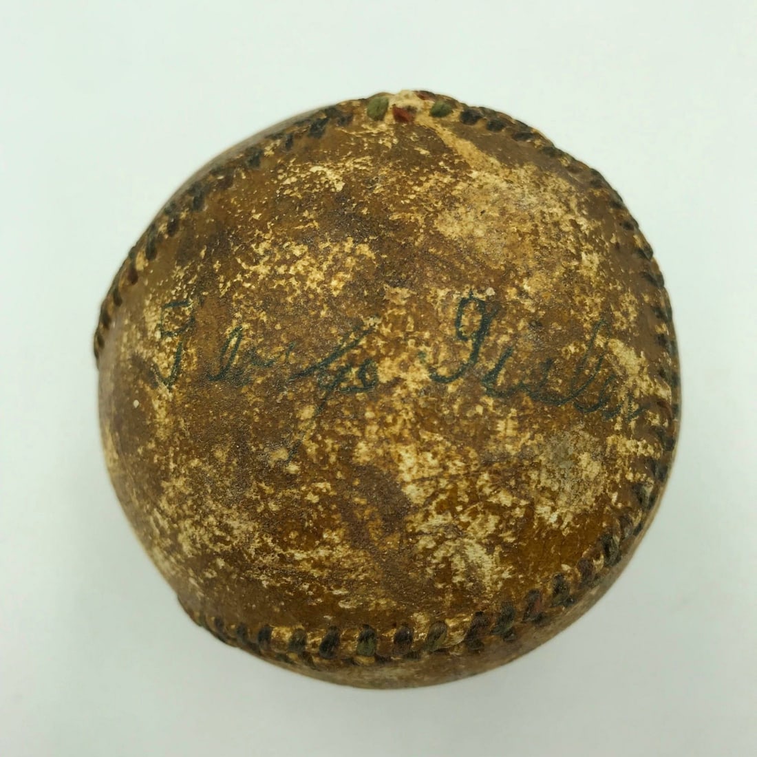 George Sisler 1922 Signed Game Used Baseball JSA Authenticated: George Sisler 1922 Signed Game Used Baseball JSA Authenticated This is a remarkable 1922 single signed game-used American League baseball by George Sisler, a notable player for the St. Louis Browns. T