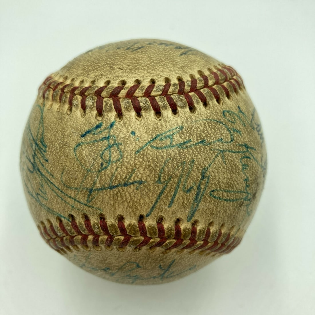 1972 New York Mets Team Signed Baseball with Willie Mays Yogi Berra: 1972 New York Mets Team Signed Baseball with Willie Mays Yogi Berra This authentic game-used baseball from the 1972 New York Mets is signed by a remarkable roster of players, including Hall of Famers 