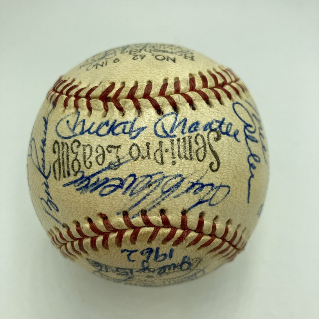 1962 New York Yankees Team Signed Baseball Mickey Mantle JSA Authenticated: 1962 New York Yankees Team Signed Baseball Mickey Mantle JSA Authenticated Celebrate the legacy of the 1962 New York Yankees with this original team-signed baseball, featuring the iconic signature of 