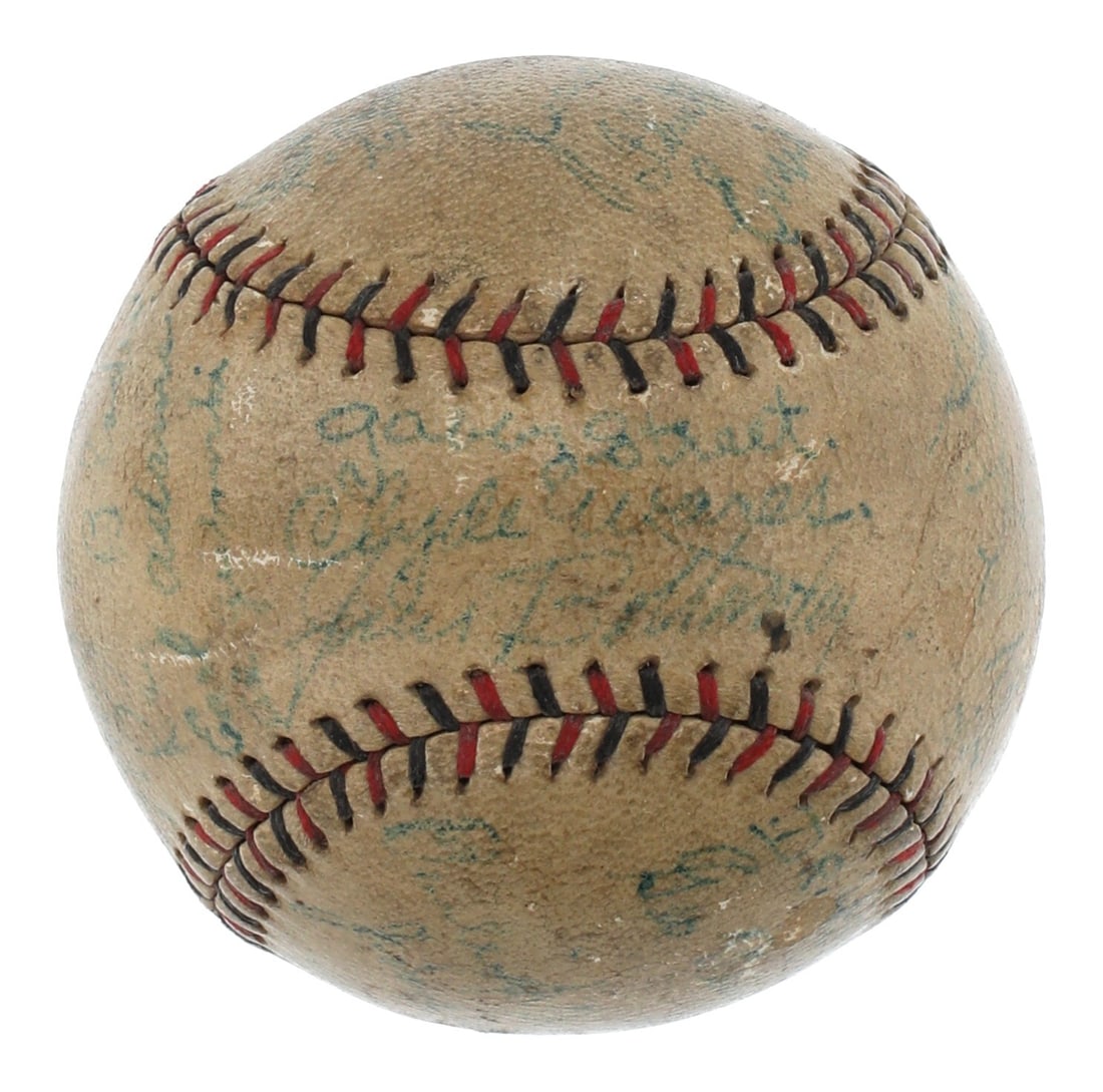 1930 St. Louis Cardinals Signed Baseball JSA Authenticated 24 Signatures: 1930 St. Louis Cardinals Signed Baseball JSA Authenticated 24 Signatures Celebrate the legacy of the 1930 St. Louis Cardinals with this officially sanctioned National League baseball, signed by 24 mem