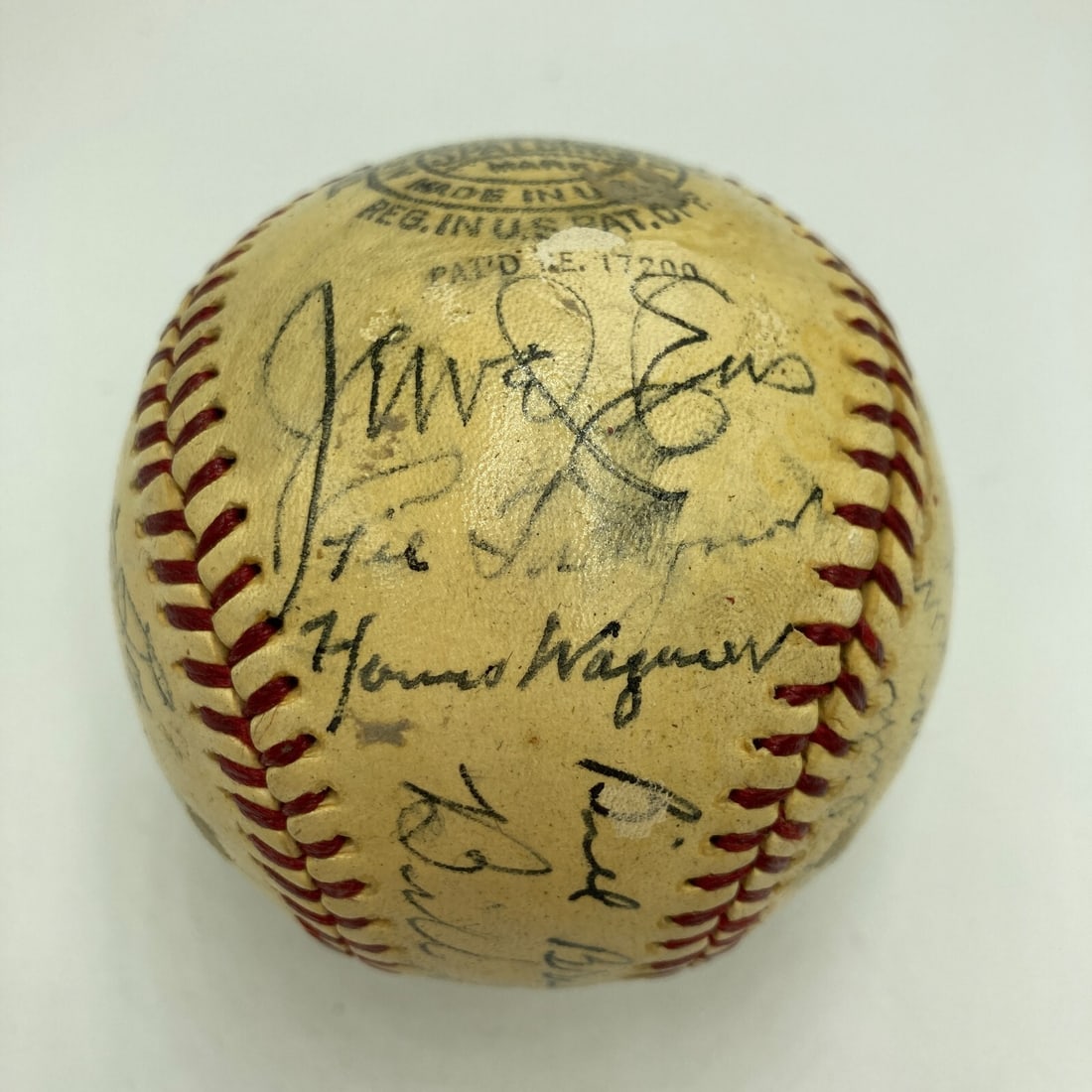 1939 Pittsburgh Pirates Signed Baseball 6 Hall of Famers JSA Authenticated: 1939 Pittsburgh Pirates Signed Baseball 6 Hall of Famers JSA Authenticated This is a remarkable 1939 Pittsburgh Pirates team-signed baseball featuring the autographs of six Hall of Famers, including t