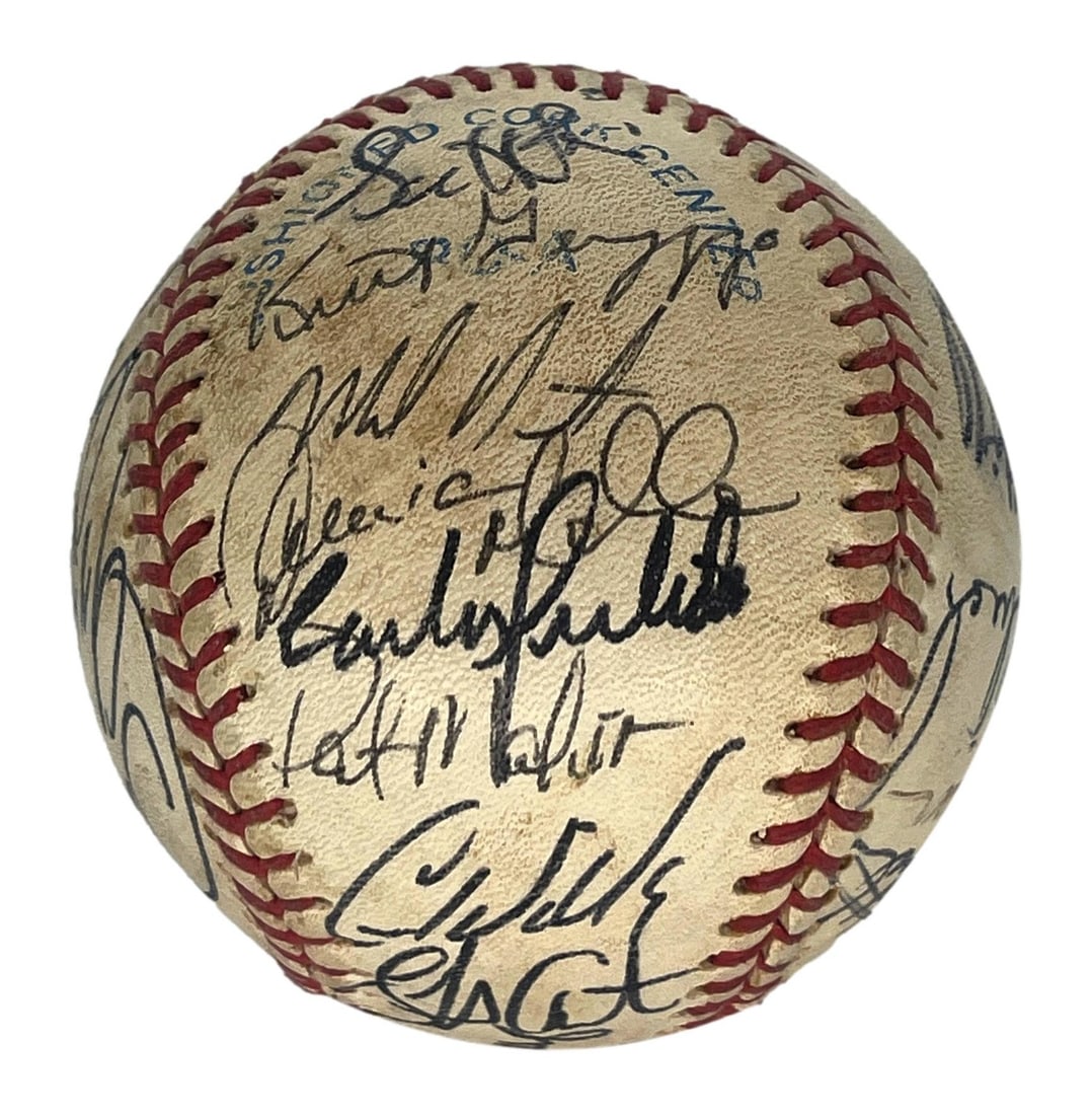 1993 Minnesota Twins autographed OAL baseball 28 signatures Kirby Puckett: 1993 Minnesota Twins autographed OAL baseball 28 signatures Kirby Puckett This is an original 1993 Minnesota Twins team-signed Official American League (OAL) baseball. The ball features autographs fro