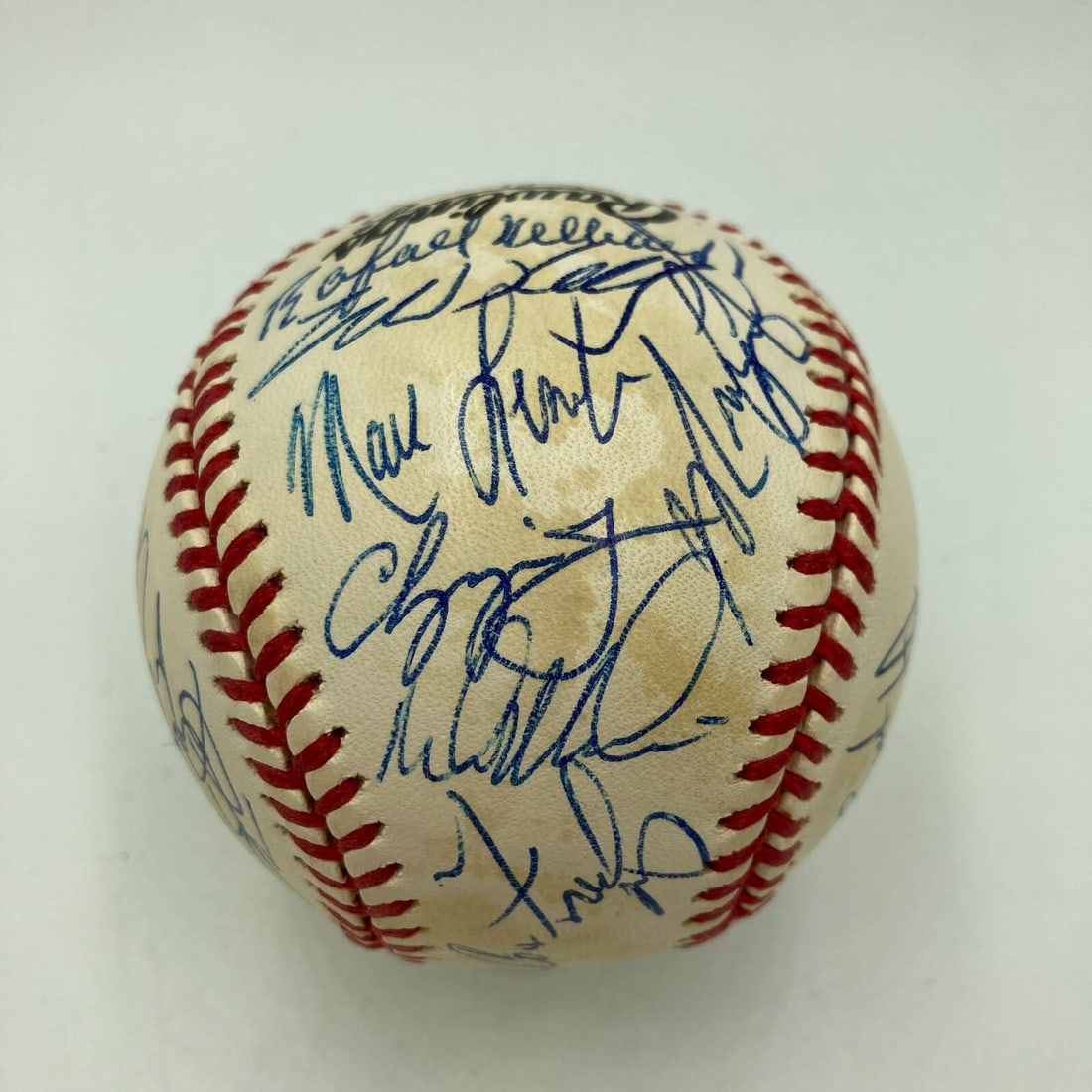 1995 Atlanta Braves Team Signed Baseball with 27 Autographs JSA Authenticated: 1995 Atlanta Braves Team Signed Baseball with 27 Autographs JSA Authenticated Celebrate the 1995 Atlanta Braves World Series Championship with this team-signed Official National League baseball. This 