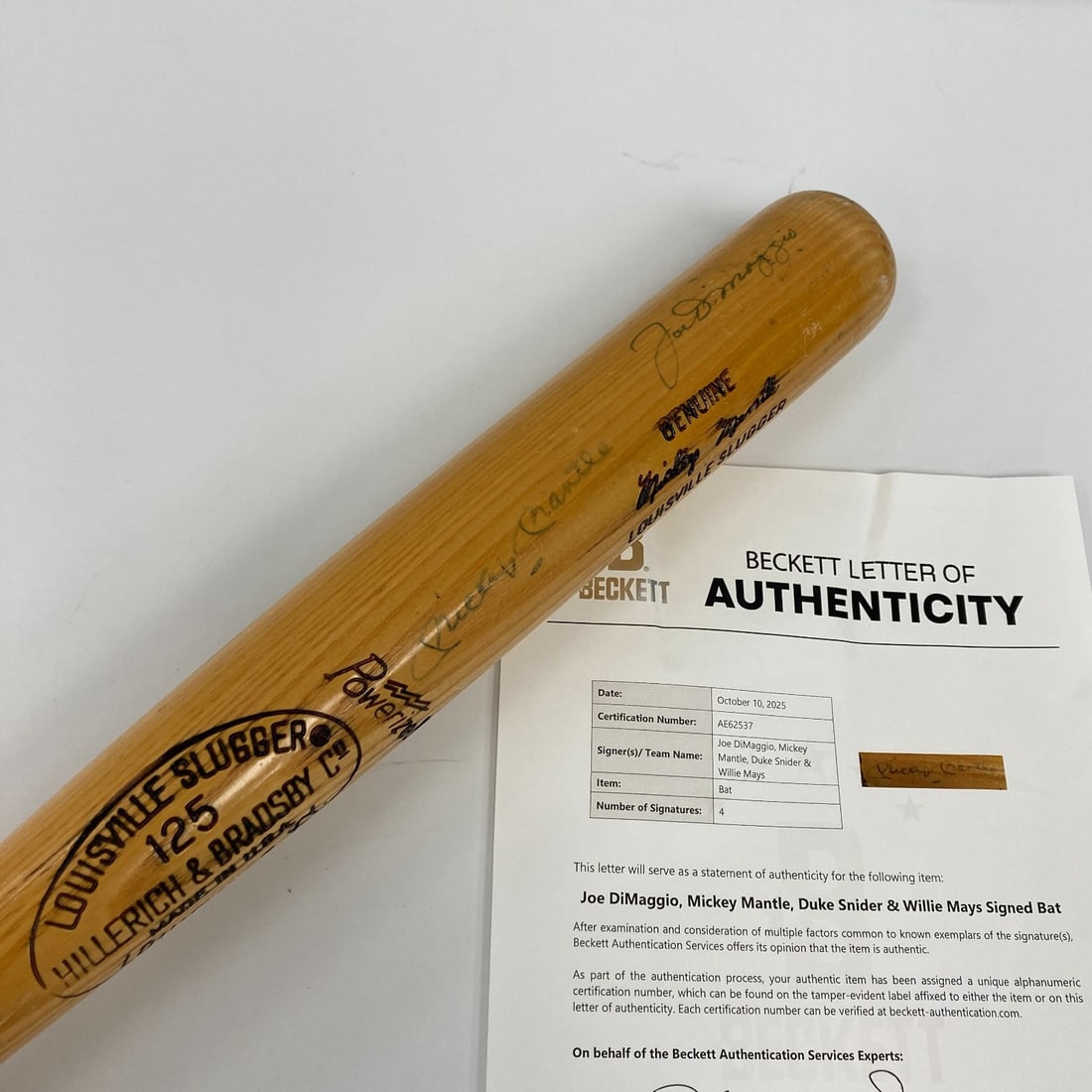 Mickey Mantle Joe DiMaggio Willie Mays Signed Bat Beckett Authenticated: Mickey Mantle Joe DiMaggio Willie Mays Signed Bat Beckett Authenticated This remarkable Louisville Slugger Hillerich & Bradsby baseball bat is a must-have for any baseball enthusiast. It features the 
