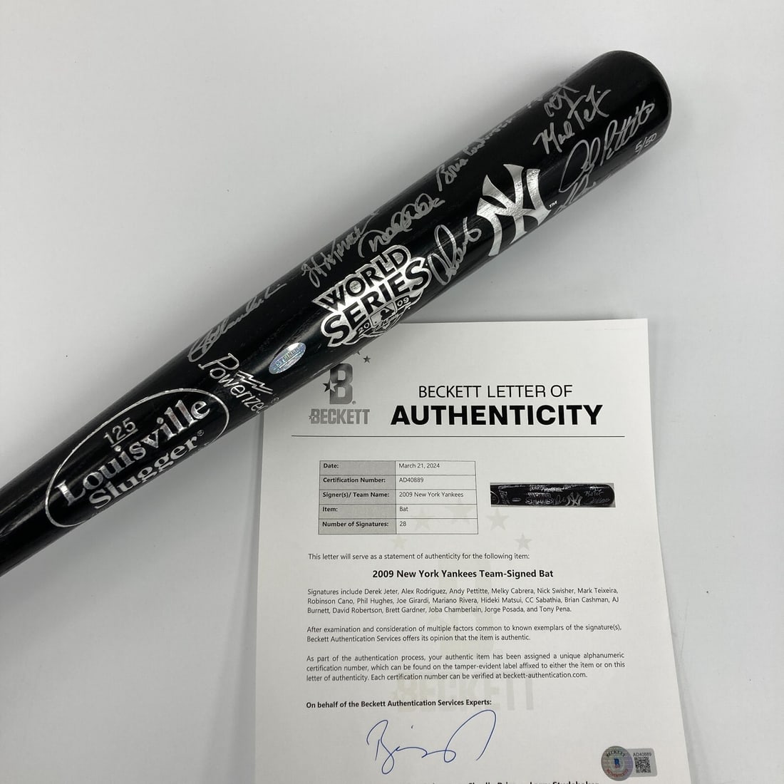 2009 Yankees World Series Signed Bat #5/50 Derek Jeter Beckett Authenticated: 2009 Yankees World Series Signed Bat #5/50 Derek Jeter Beckett Authenticated Celebrate the legacy of the 2009 New York Yankees with this commemorative Louisville Slugger bat, signed by 28 iconic membe