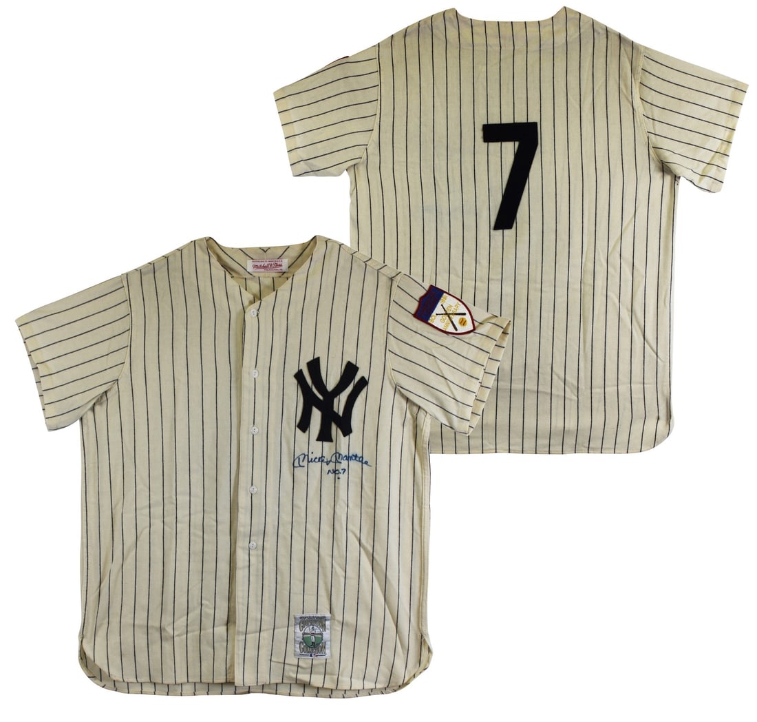 Mickey Mantle Signed Yankees Pinstripe Jersey No 7 Beckett Authenticated (1 of 8)
