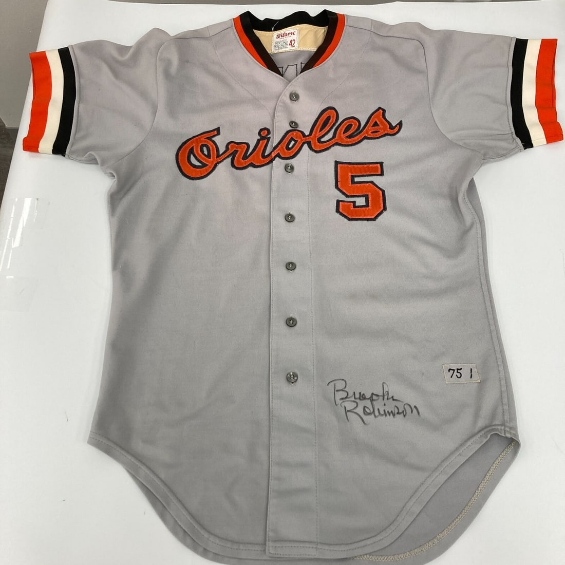 Brooks Robinson Signed Game Used Jersey 1975 Baltimore Orioles MEARS A10: Brooks Robinson Signed Game Used Jersey 1975 Baltimore Orioles MEARS A10 This remarkable Brooks Robinson jersey, worn during a game in 1975, showcases the legacy of one of baseball's greatest defensiv