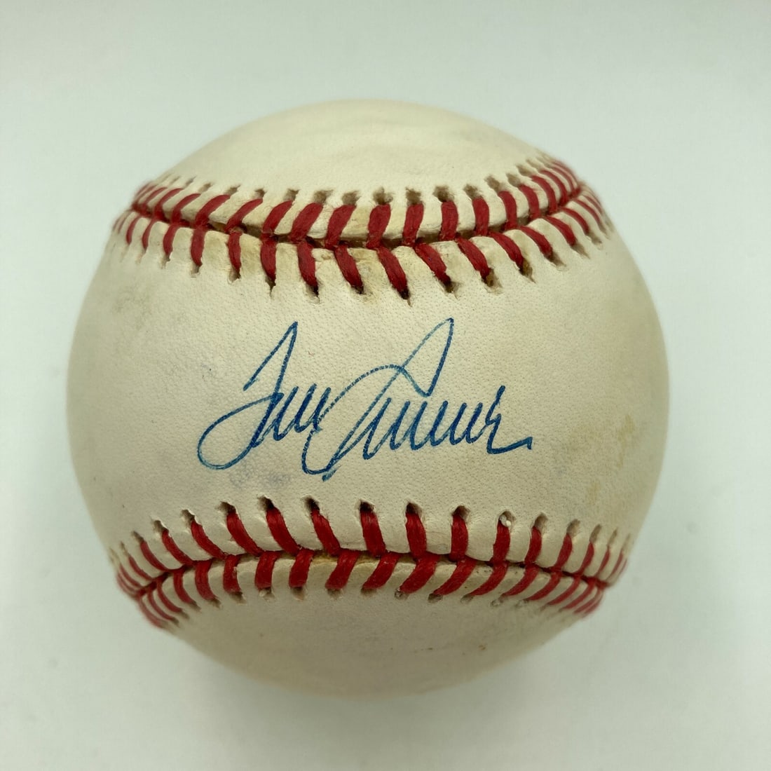 Tom Seaver Signed Baseball with JSA Authentication: Tom Seaver Signed Baseball with JSA Authentication This is a pre-owned National League baseball signed by the legendary Tom Seaver, a Hall of Fame pitcher known for his outstanding career in Major Lea