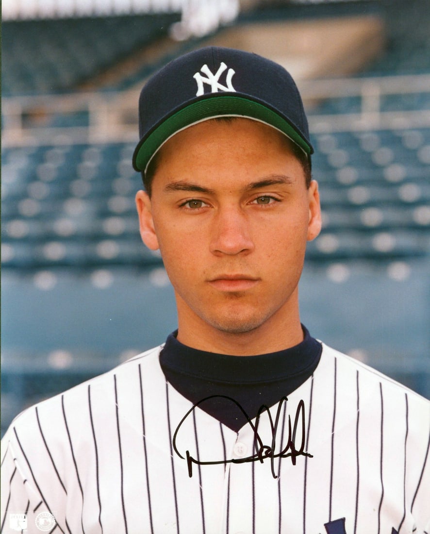 Derek Jeter Signed 8x10 Yankees Photo Beckett Authenticated Autograph (1 of 2)