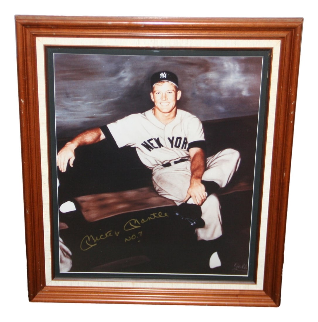 Mickey Mantle Signed 20x24 Framed Photo New York Yankees JSA LOA Rare: Mickey Mantle Signed 20x24 Framed Photo New York Yankees JSA LOA Rare This stunning 20x24 framed photo features the legendary Mickey Mantle, a celebrated player of the New York Yankees. The photo is a