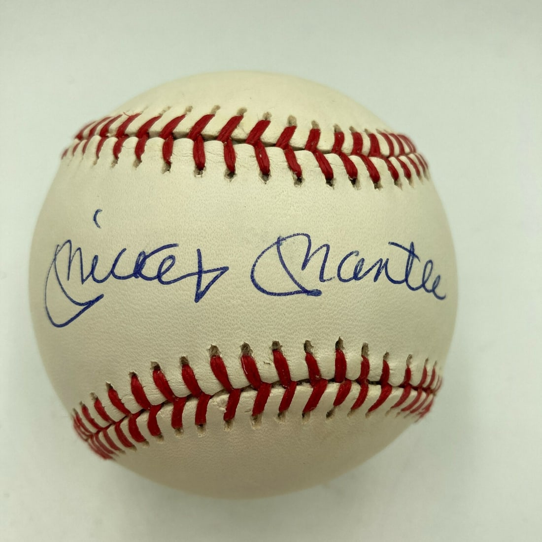 Mickey Mantle Signed American League Baseball PSA DNA MINT 9: Mickey Mantle Signed American League Baseball PSA DNA MINT 9 This is a beautiful, officially licensed American League baseball signed by legendary New York Yankees player Mickey Mantle. The autograph 