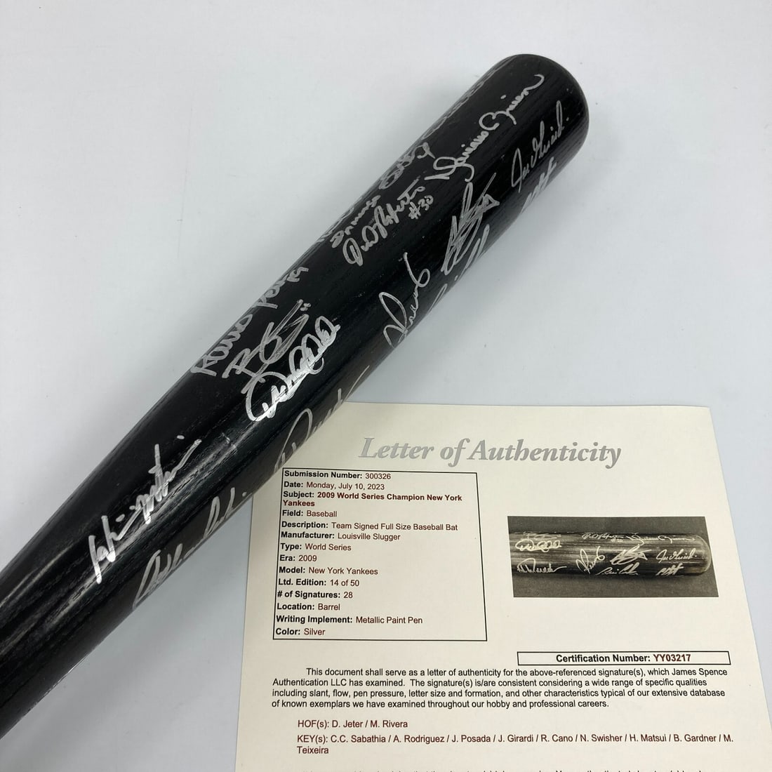 2009 Yankees Team Signed Bat 14/50 JSA Authenticated Derek Jeter (1 of 15)