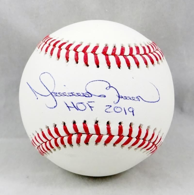Beckett Auth Mariano Rivera signed Rawlings OML baseball HOF 2019: Beckett Auth Mariano Rivera signed Rawlings OML baseball HOF 2019 This Rawlings Official Major League Baseball is autographed by Mariano Rivera and features his Hall of Fame 2019 inscription. The sign