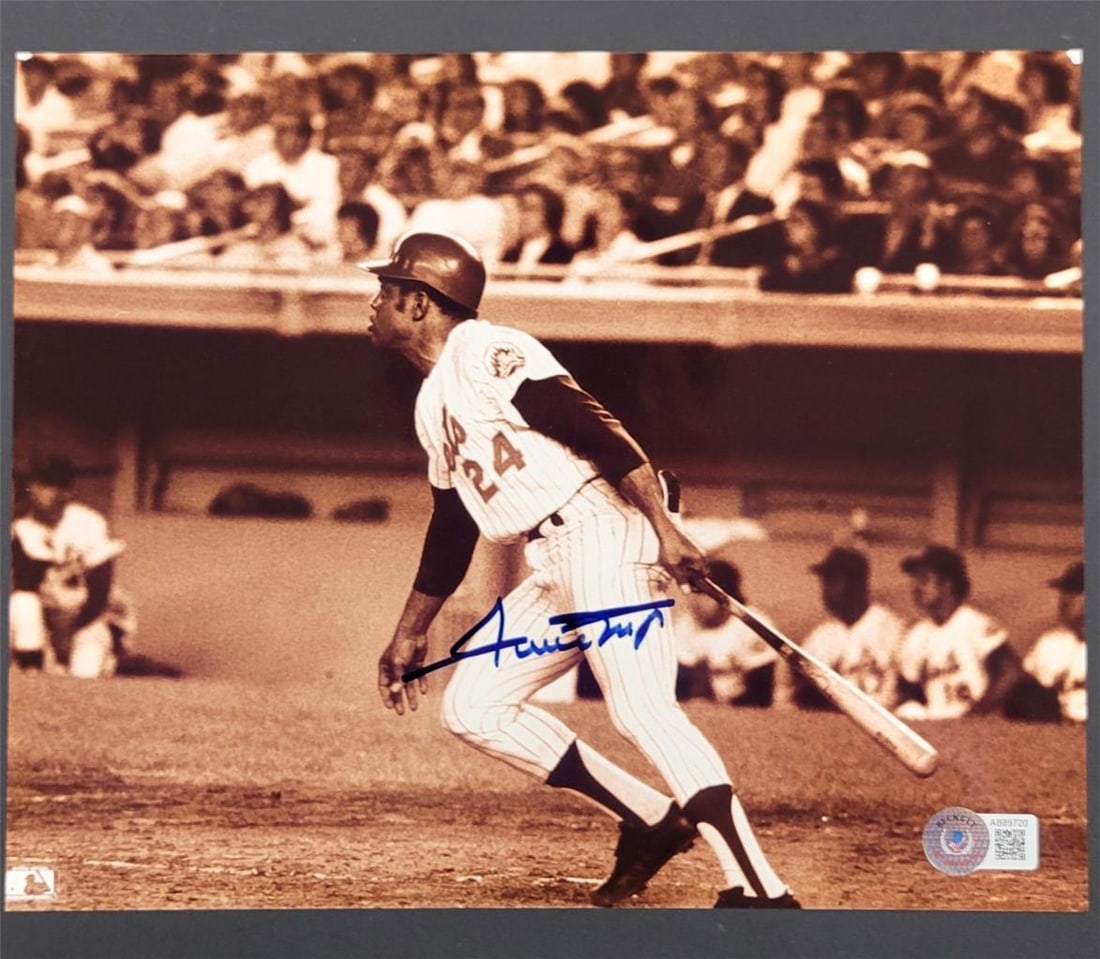 Willie Mays Signed 8x10 Photo New York Mets Beckett Authenticated: Willie Mays Signed 8x10 Photo New York Mets Beckett Authenticated This is an original 8x10 photograph of baseball legend Willie Mays, signed by the player himself. The photo features Mays during his t