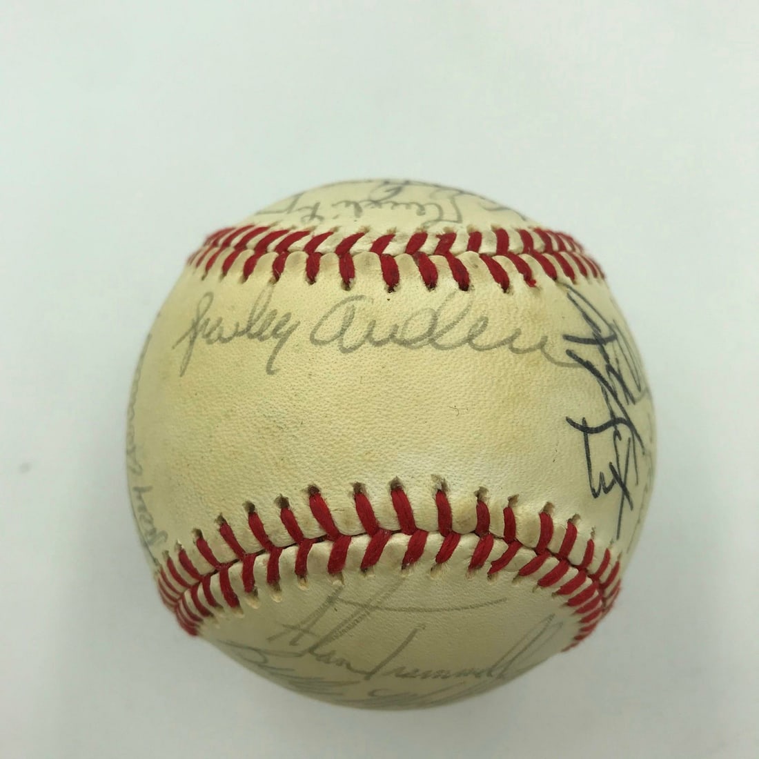 1985 Detroit Tigers Team Signed Baseball 21 Signatures JSA COA: 1985 Detroit Tigers Team Signed Baseball 21 Signatures JSA COA This official American League baseball from 1985 features the autographs of 21 members of the Detroit Tigers, including A. Trammell, S. A