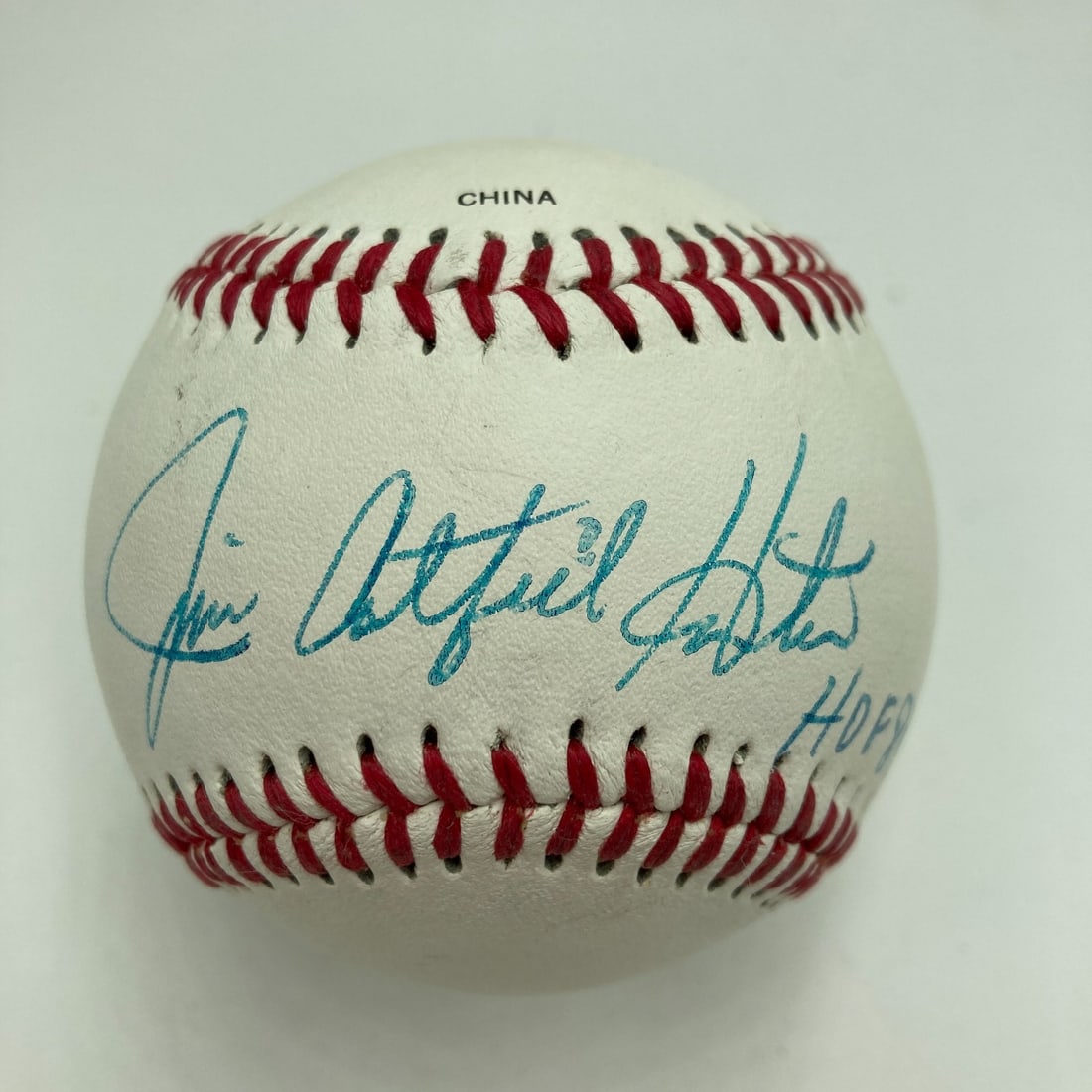 Jim Catfish Hunter 1989 Signed Baseball with JSA COA: Jim Catfish Hunter 1989 Signed Baseball with JSA COA Enhance your memorabilia collection with this original signed baseball by Jim Catfish Hunter, a Hall of Fame inductee in 1989. This official Major 