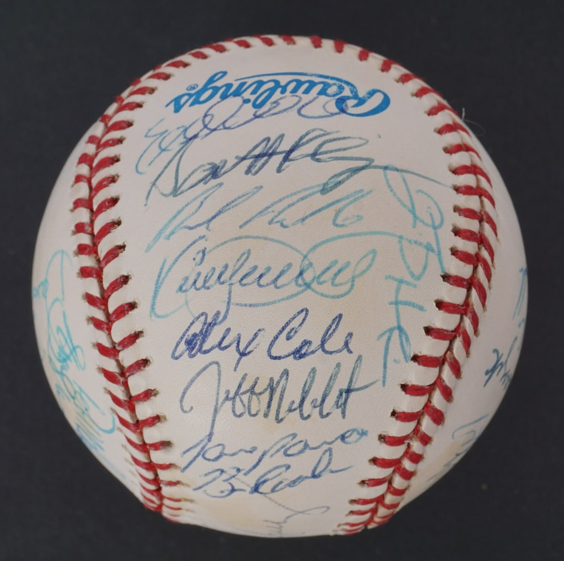 1995 Minnesota Twins Team Signed Baseball Beckett Authenticated Kirby Puckett: 1995 Minnesota Twins Team Signed Baseball Beckett Authenticated Kirby Puckett This is a 1995 Minnesota Twins team signed baseball, featuring the signatures of 34 members from that year, including base