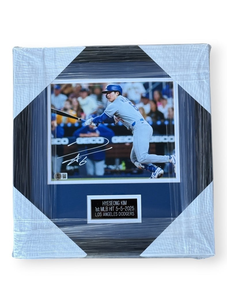 Hye Seong Kim Autographed 8x10 Photo Framed Dodgers Beckett Authenticated: Hye Seong Kim Autographed 8x10 Photo Framed Dodgers Beckett Authenticated Celebrate Hye Seong Kim's first hit with this stunning autographed 8x10 photo. The photograph features Kim in action and is pr
