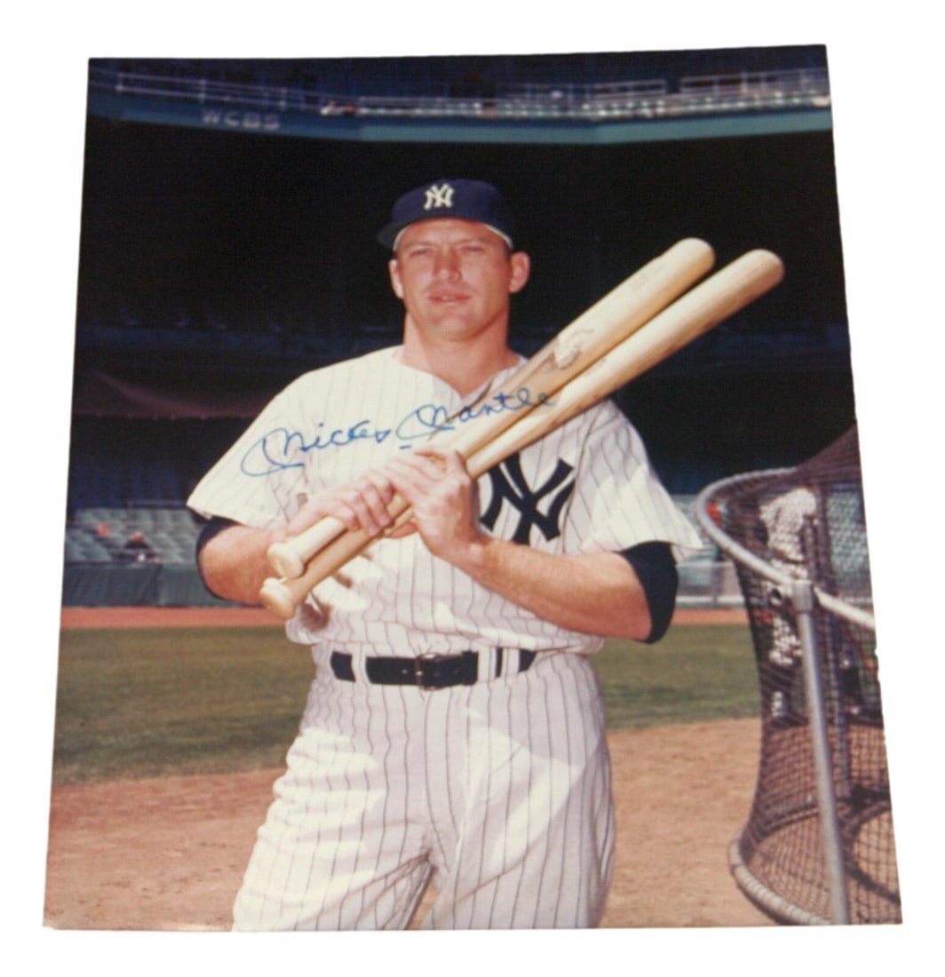 Mickey Mantle Signed 16x20 Photo New York Yankees JSA Authenticated: Mickey Mantle Signed 16x20 Photo New York Yankees JSA Authenticated This is an original 16x20 photograph of Mickey Mantle, the legendary New York Yankees player, featuring his authentic autograph. Thi