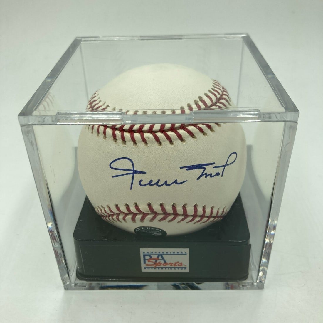 Willie Mays Signed MLB Baseball PSA Graded 10 GEM MINT New York Giants: Willie Mays Signed MLB Baseball PSA Graded 10 GEM MINT New York Giants This authentic Major League Baseball is signed by the legendary Willie Mays, a prominent player of the New York Giants. The ball 