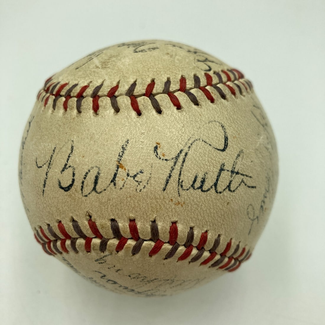 1934 Yankees Team Signed Baseball Babe Ruth Lou Gehrig JSA COA: 1934 Yankees Team Signed Baseball Babe Ruth Lou Gehrig JSA COA This remarkable 1934 New York Yankees team signed baseball is a true collector's gem, featuring the autographs of twenty-two legendary pl